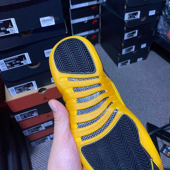 Jordan 12 university gold - Picture 3 of 5